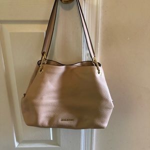 Gorgeous Authentic Michael Kors Leather bag